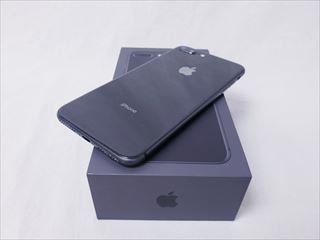 iPhone 8Plus 256GB スペースグレイ /MQ9N2J/A au 各サイトで併売