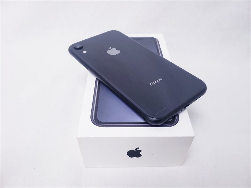 iPhoneXR 64GB ブラック /MT002J/A 【au SIMロック解除品】 各サイトで