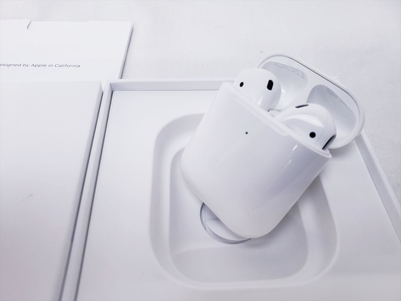 AirPods（第2世代） with Wireless Charging Case MRXJ2J/A 各サイトで