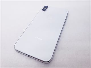 iPhoneX 256GB シルバー /MQC22J/A au 【SIMロック解除品】 各サイトで併売につき売切れのさいはご容赦願います。