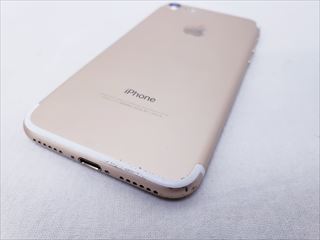 iPhone7 32GB ゴールド /MNCG2J/A au 各サイトで併売につき売切れのさいはご容赦願います。